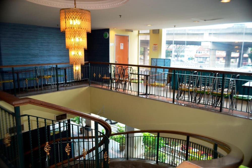 Hotel Caliber 12/40