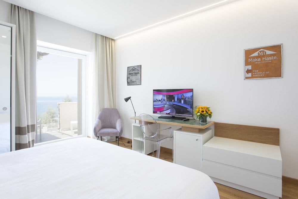 Villa Fiorella Art Hotel 8/80
