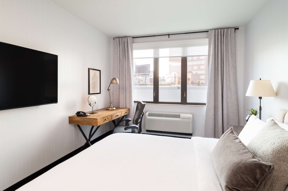 1 BEDROOM, SUITE