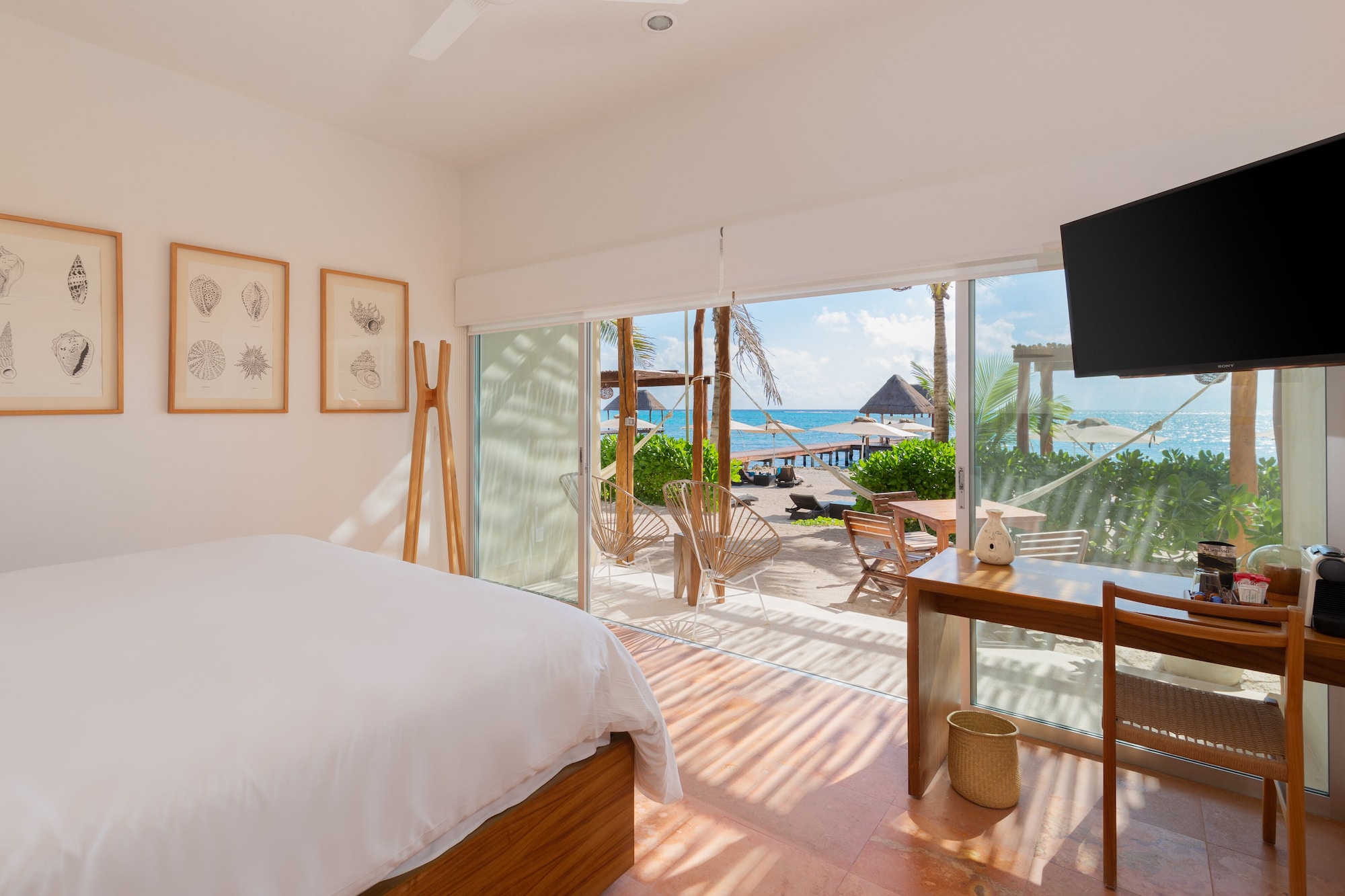 ROOM, KING BED, BEACH FRONT
