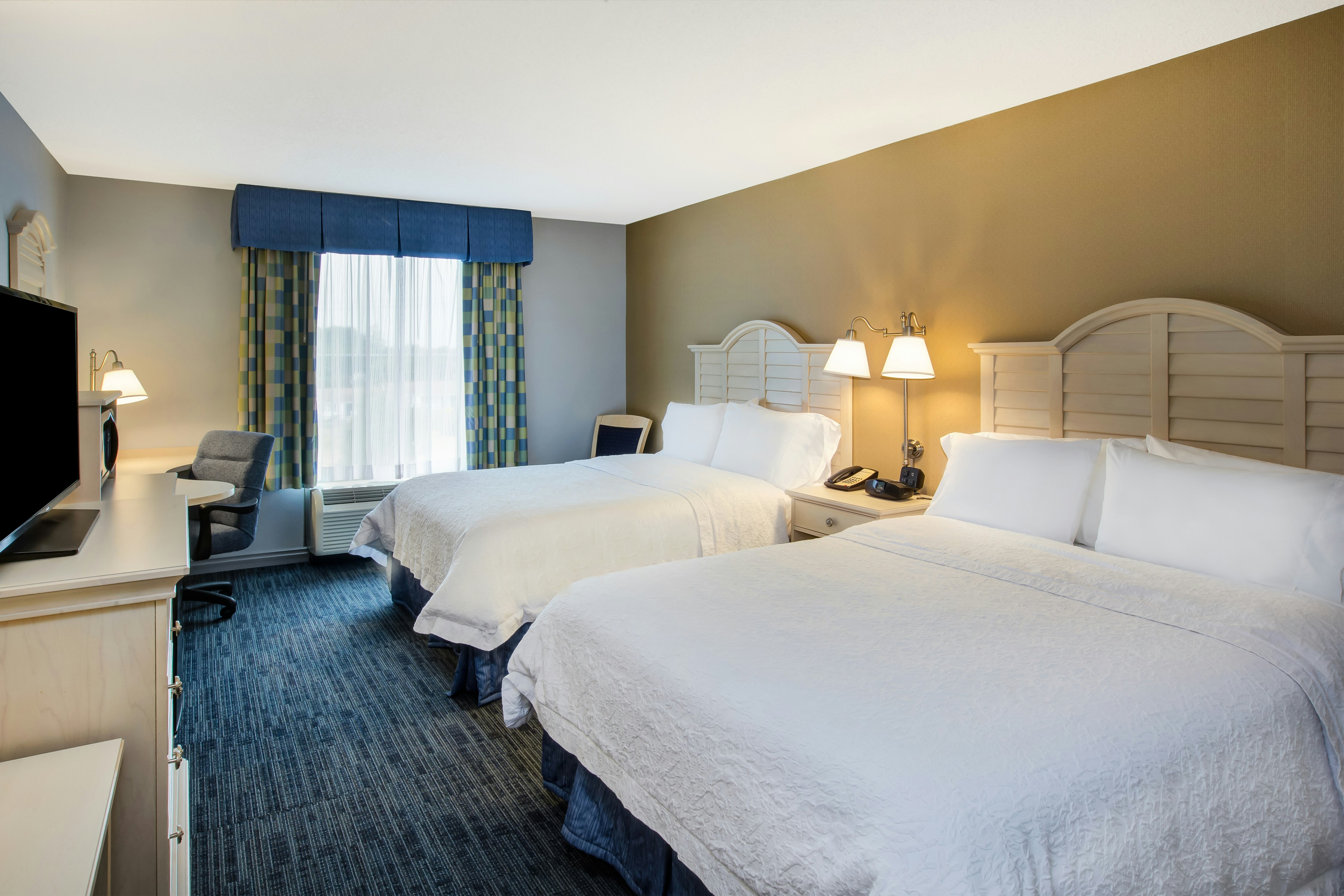 Hampton Inn & Suites Cape Cod-West Yarmouth 3/16
