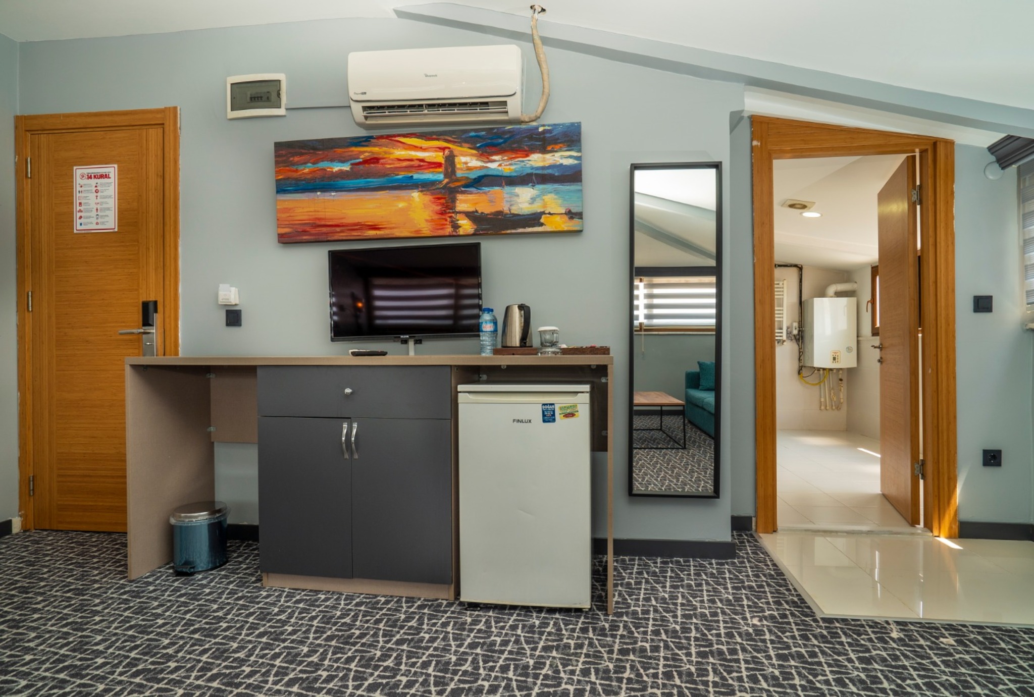 216 Palace Suite 4/19