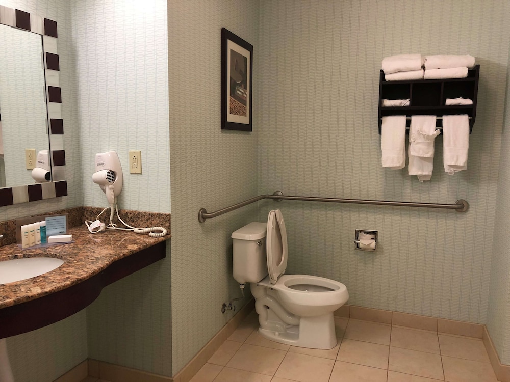 Hampton Inn & Suites Nashville @ Opryland 30/56
