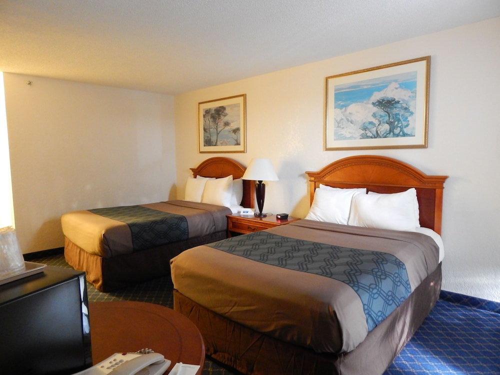 DELUXE, 2 DOUBLE BEDS