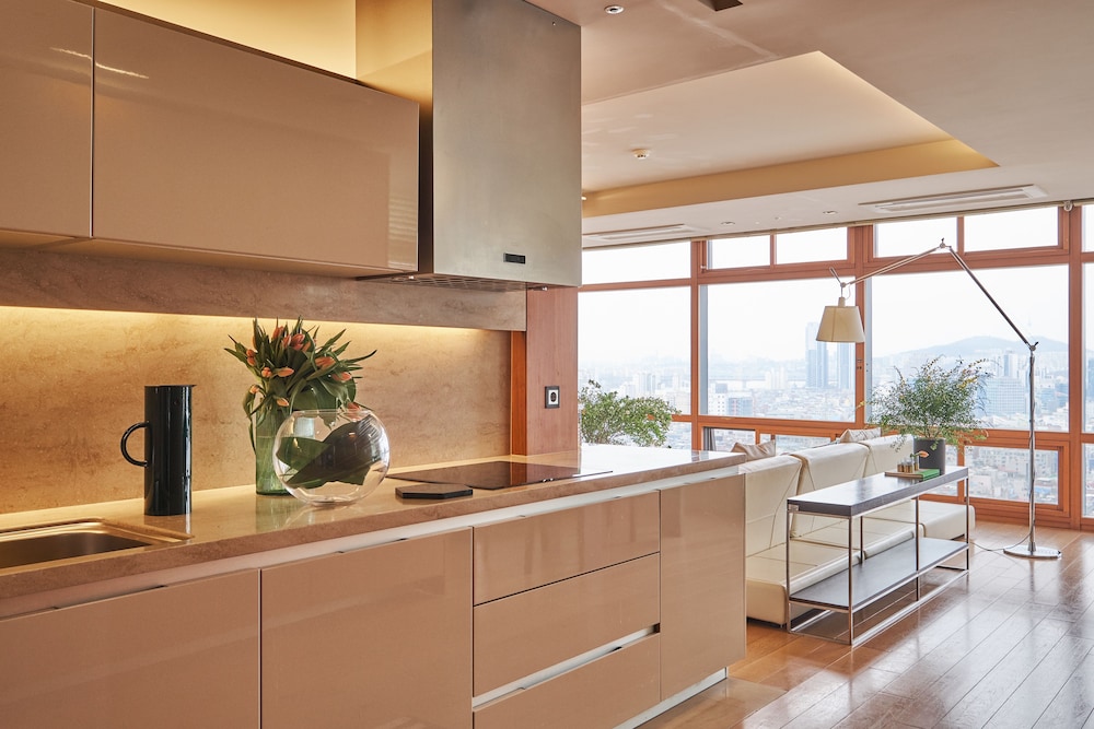 The Classic 500 Pentaz Executive Residence 7/73