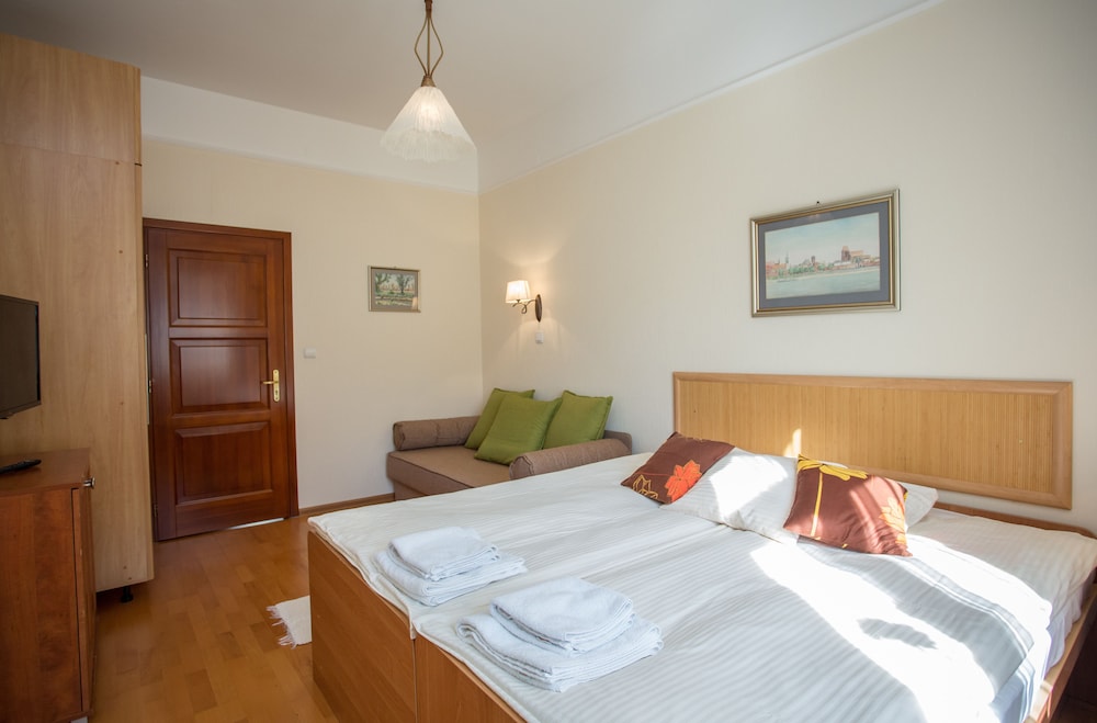 2 BEDROOMS, FAMILY, APARTMENT