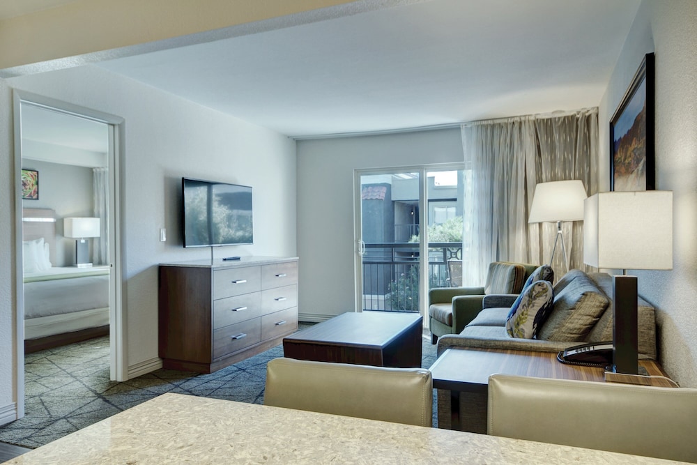 Desert Rose Resort 26/47