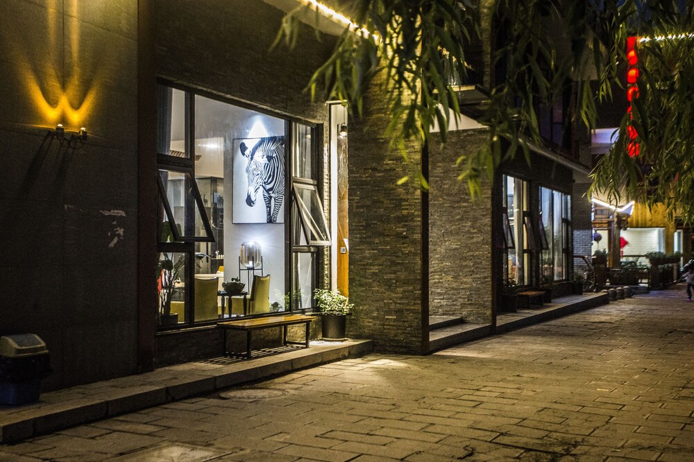 Z-Up Boutique Hotel 42/50
