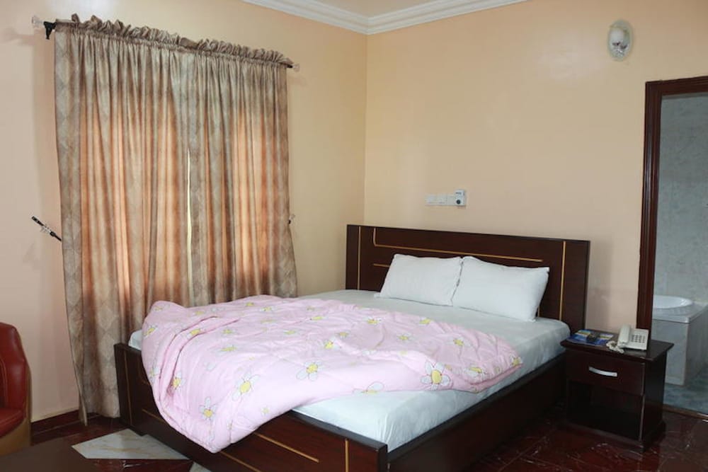 EMROSY HOTELS AND SUITES 12/50