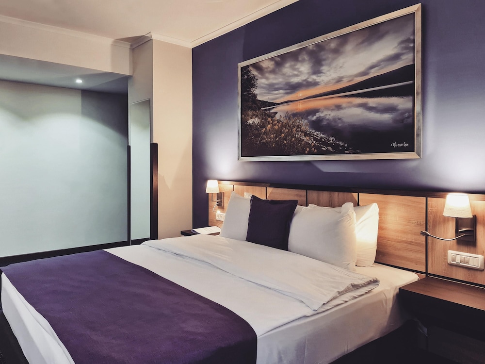 Mercure Tetovo 16/72