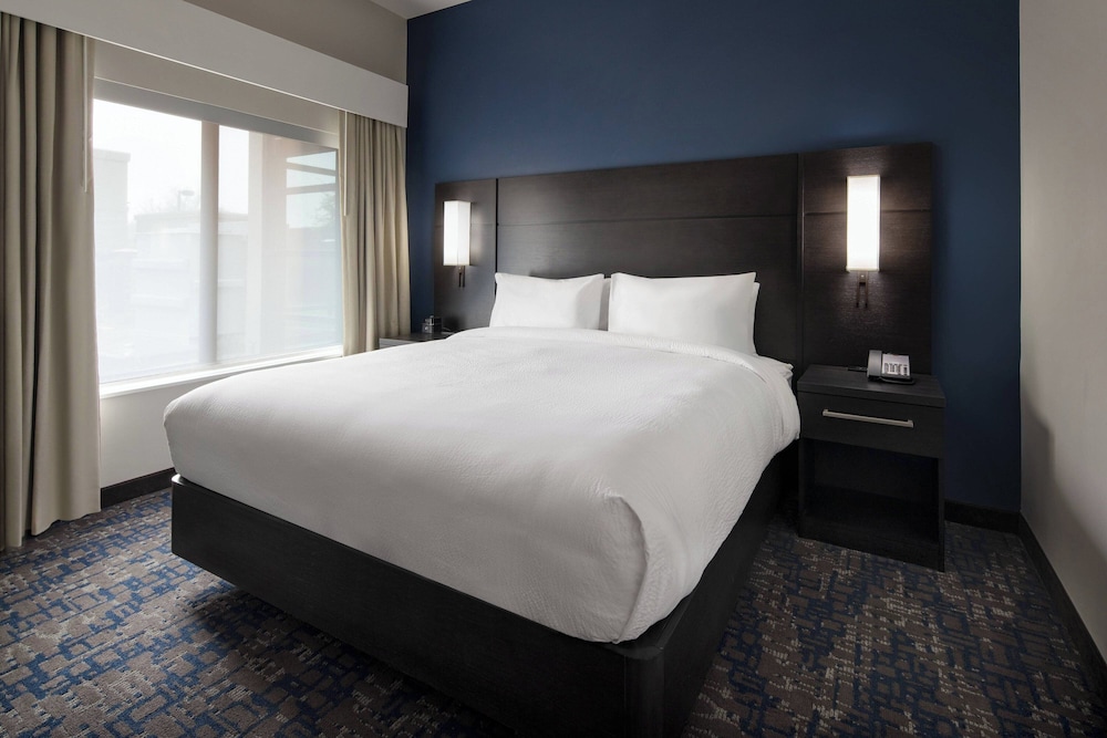 1 BEDROOM, SUITE, PATIO