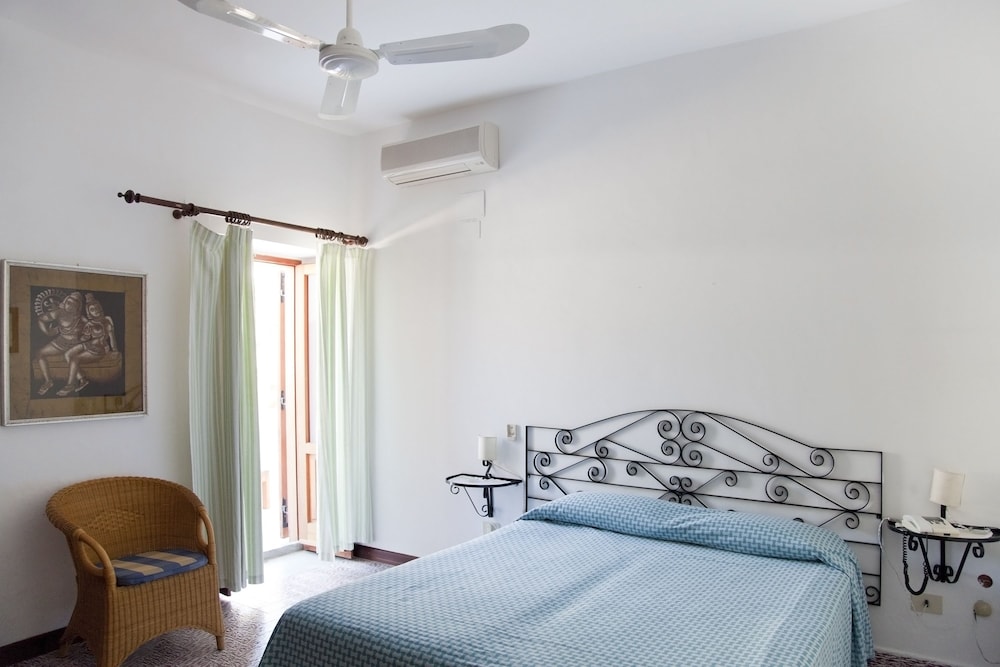 Hotel Cincotta 11/50