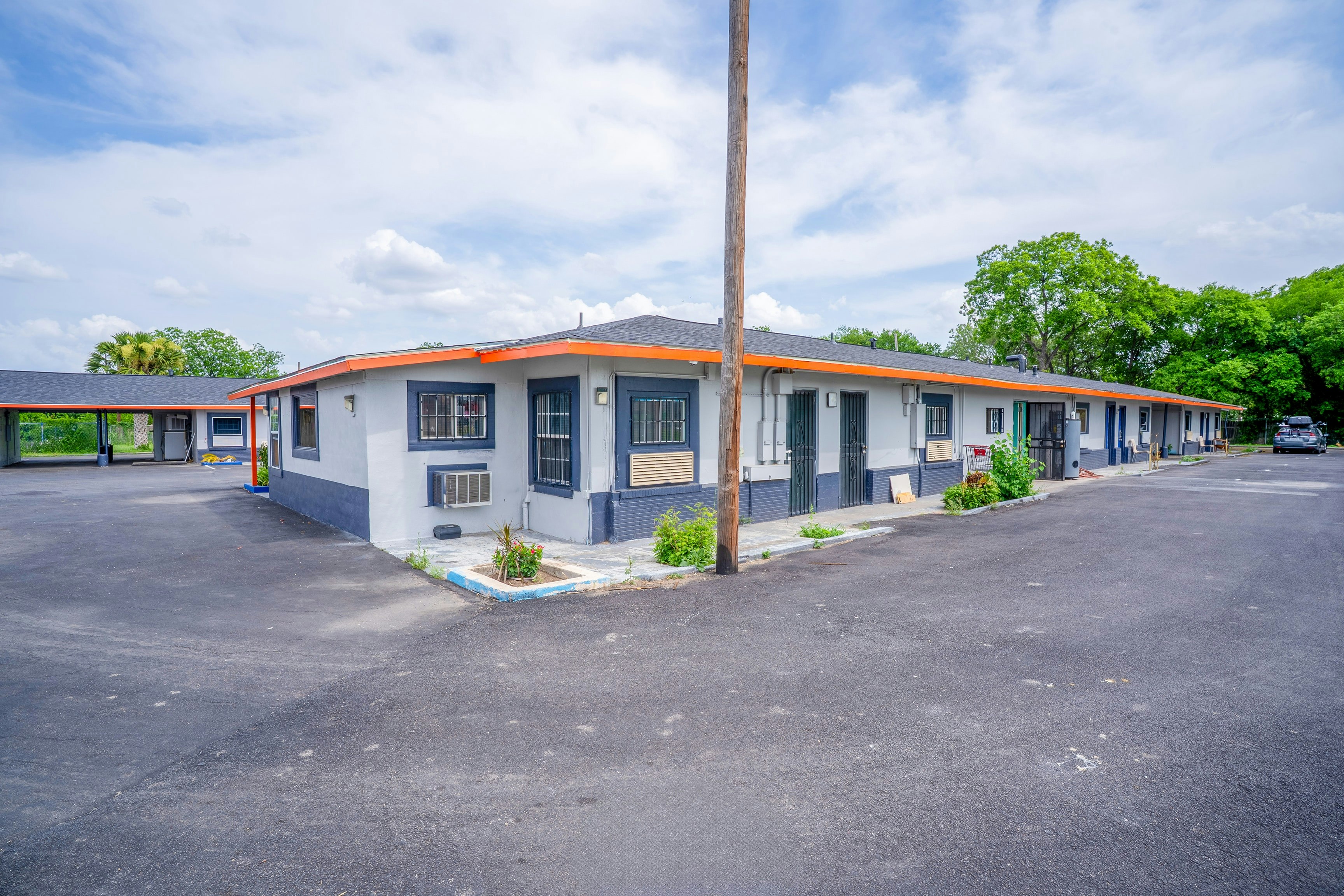 Alamo Oasis Inn and Suites By OYO San Antonio 6/53