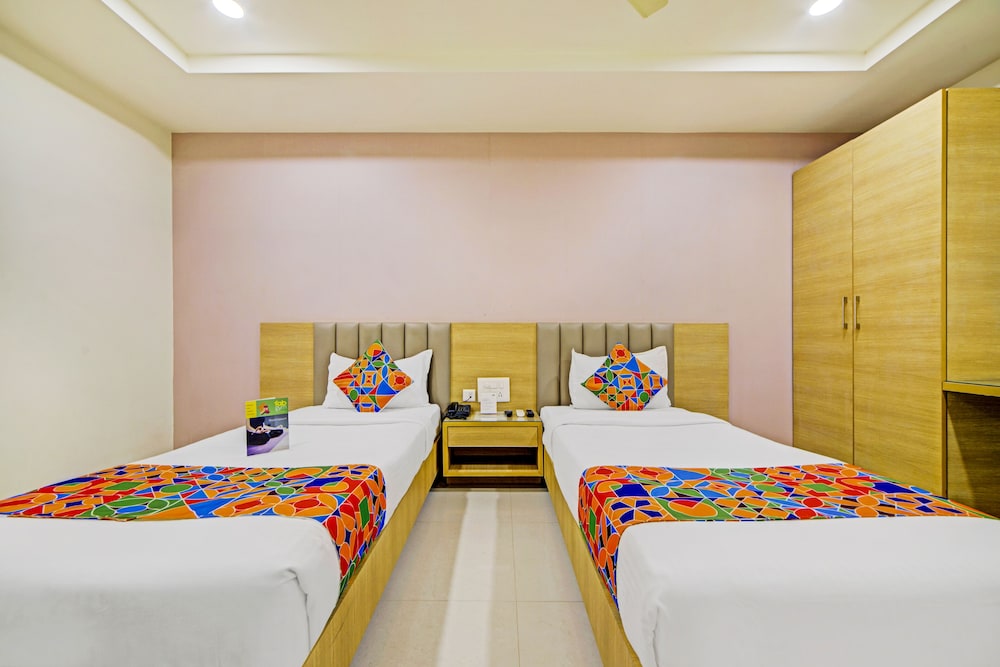 Oyo 14745 Veeraj Suites 11/50