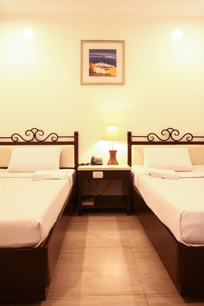 De Luxe Hotel 9/40
