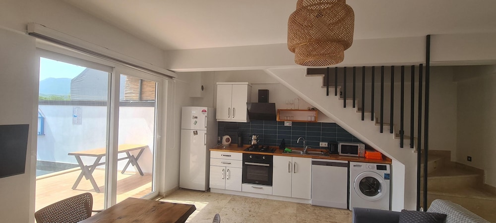 Villa Ay 7/48