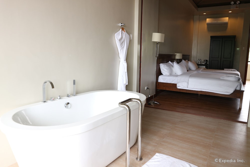Bravo Resorts Munting Paraiso 17/49