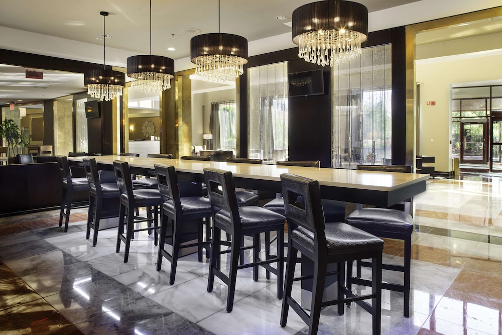 DoubleTree by Hilton New York LaGuardia Airport 33/54