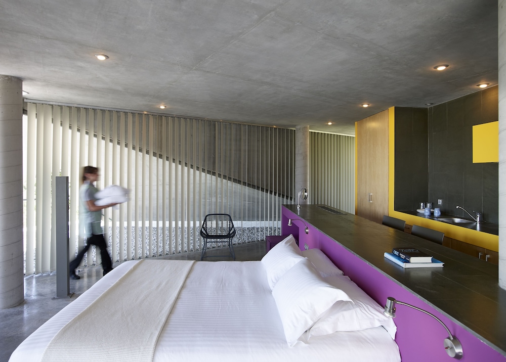 Leivatho Hotel 12/70