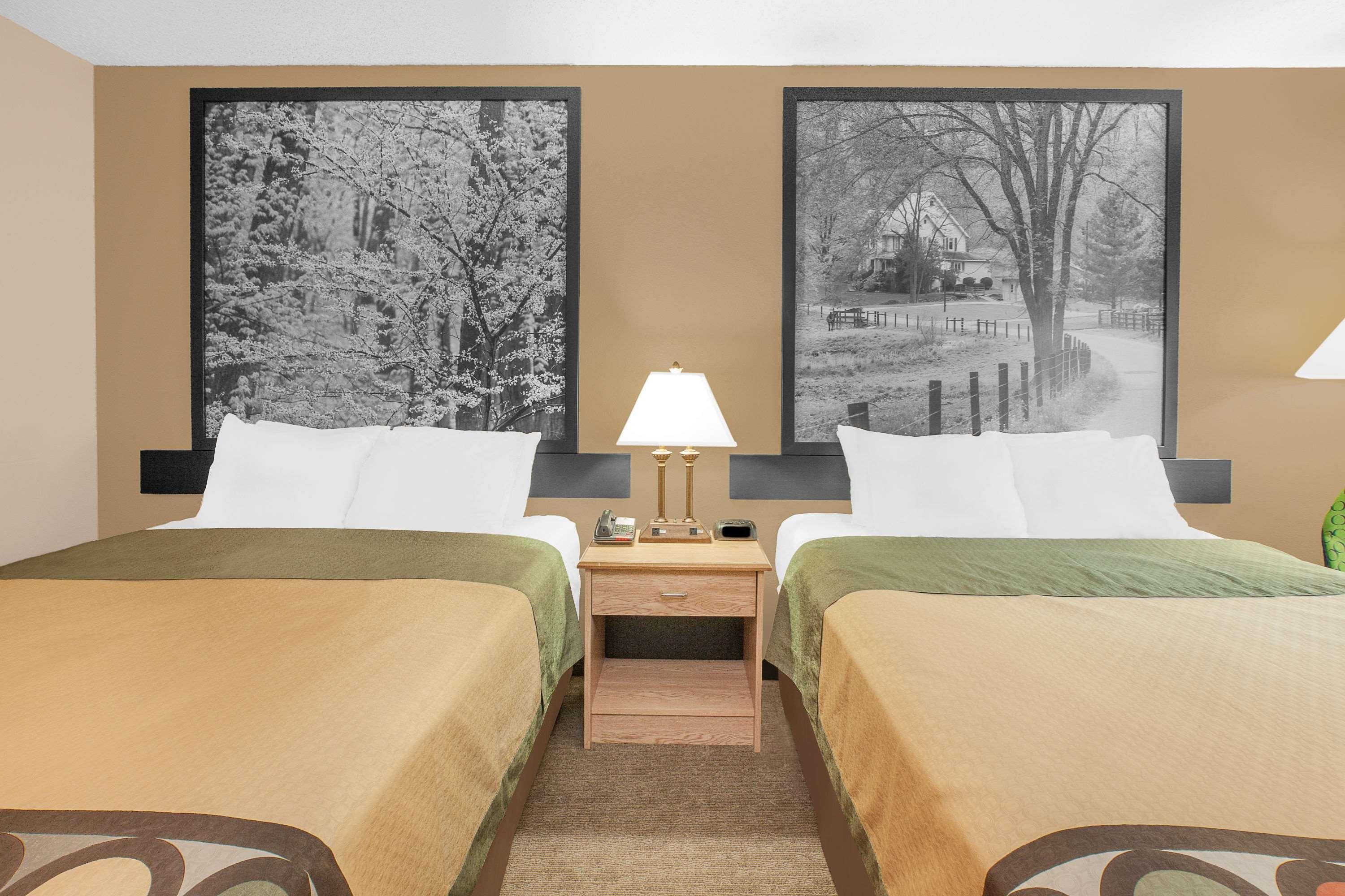 Super 8 by Wyndham Seville 12/25