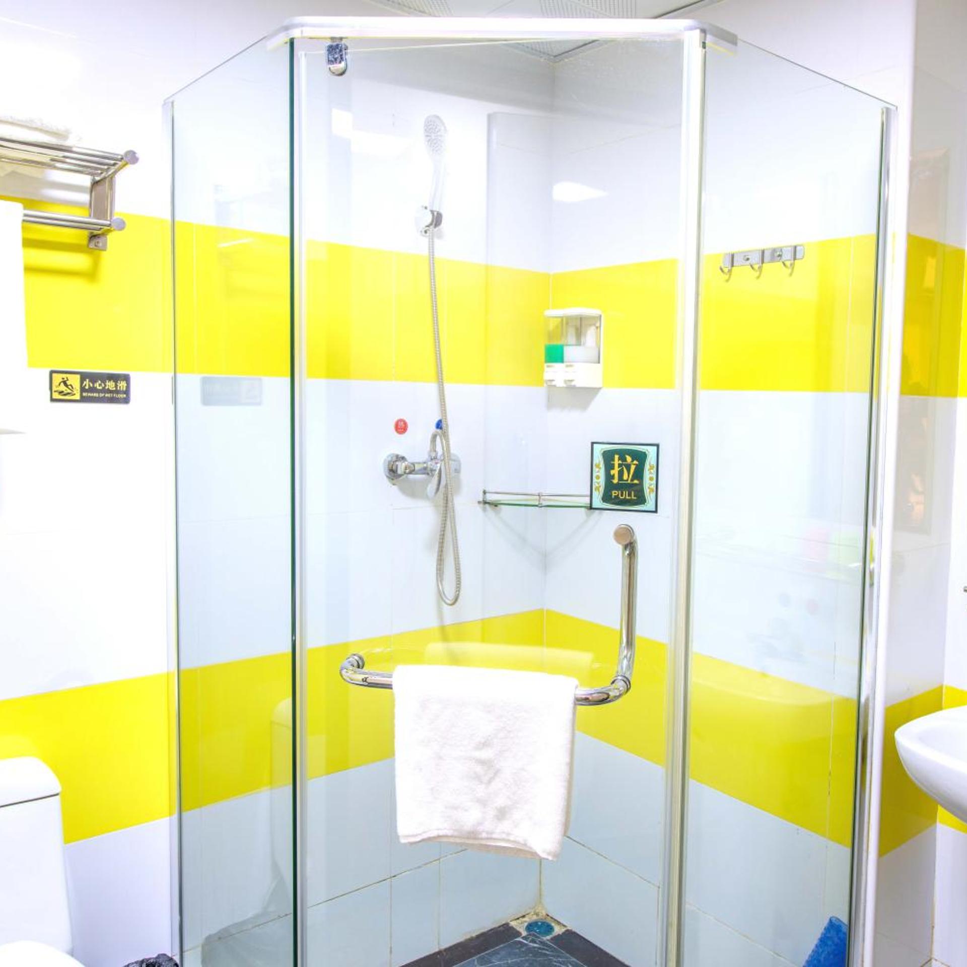 Orange Fashion Apartment (Guangzhou Xiajiao Metro Station) 25/25