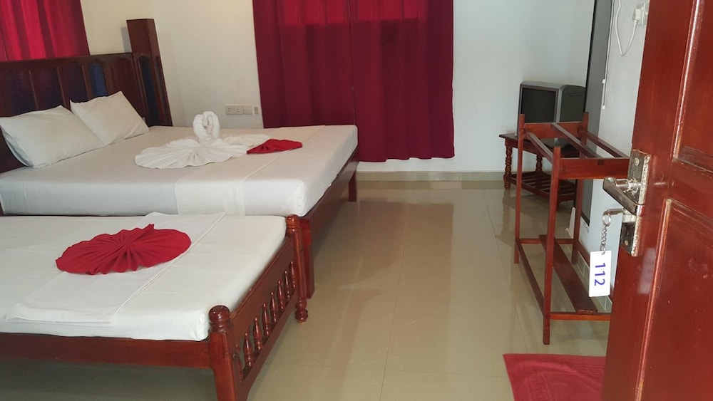 Sea View Beach Hotel 5/47