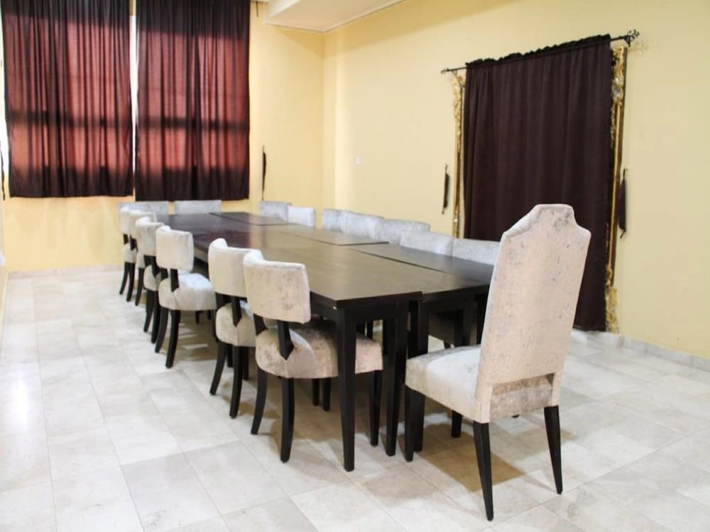 Bougainvillea Hotel 30/38