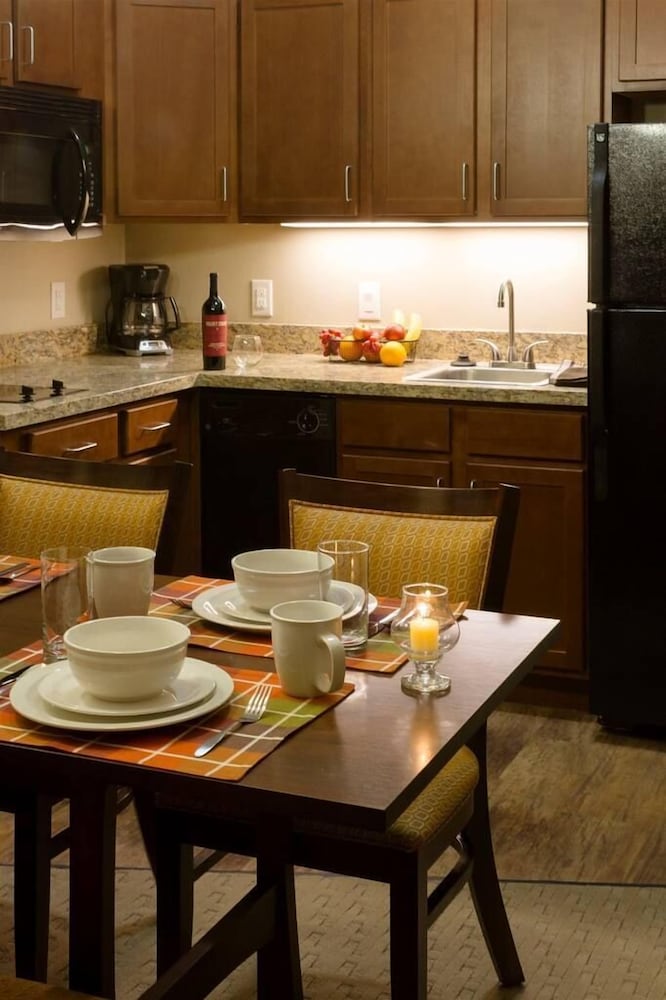 Teddy Apos S Residential Suites Watford City 37/56