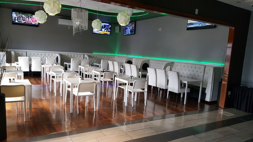 Hotel Executive Suites 45/57