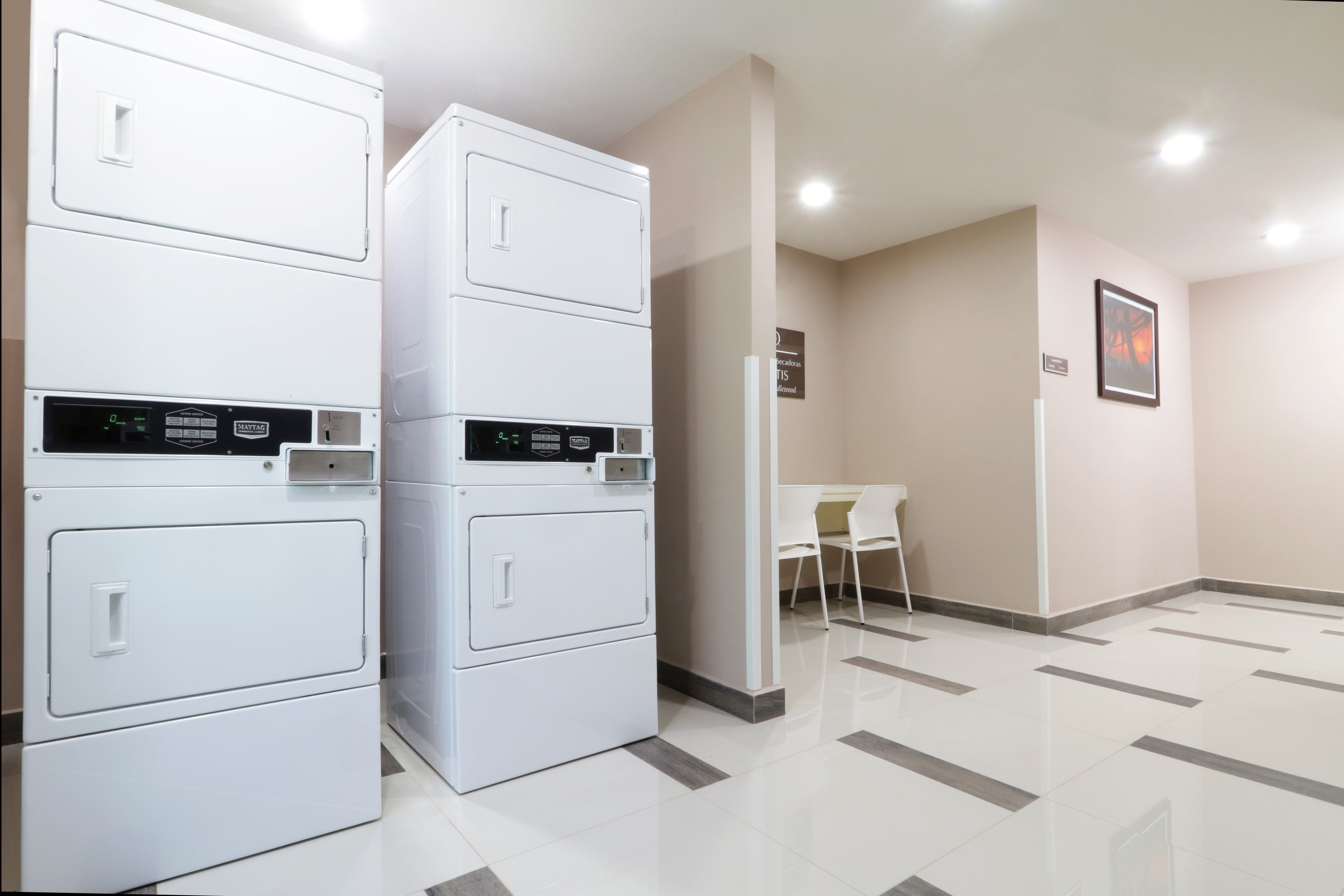 CANDLEWOOD SUITES CELAYA 45/75