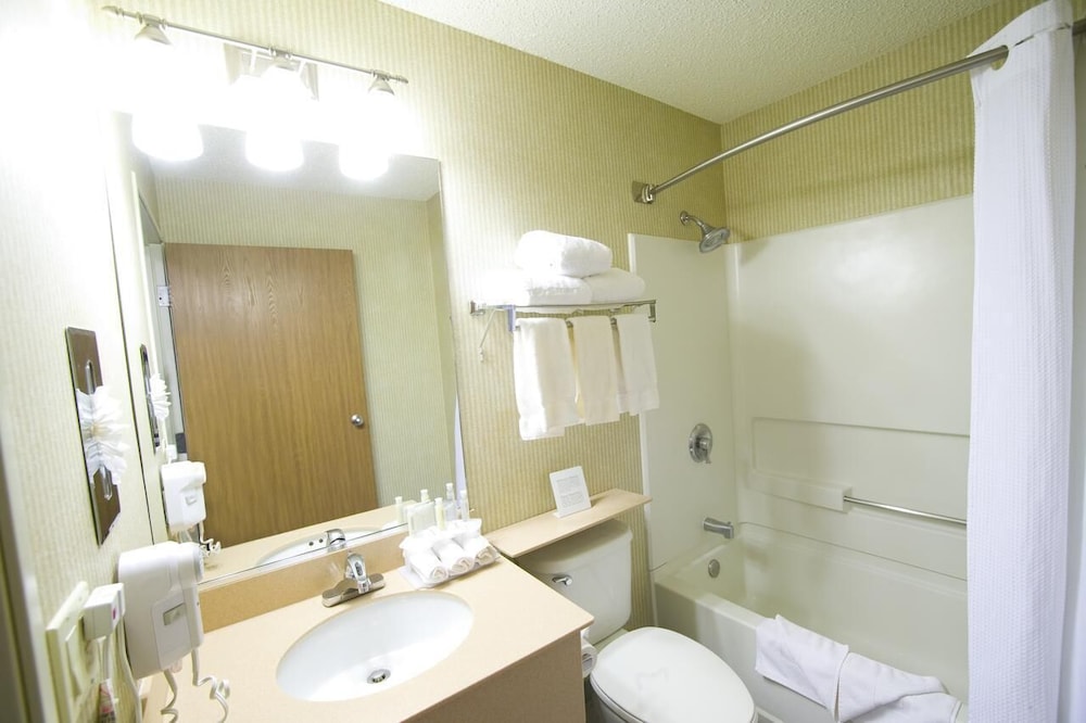Ramada by Wyndham Santa Fe 33/36