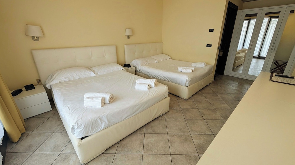 FAMILY, QUADRUPLE, 2 DOUBLE BEDS, GROUND FLOOR