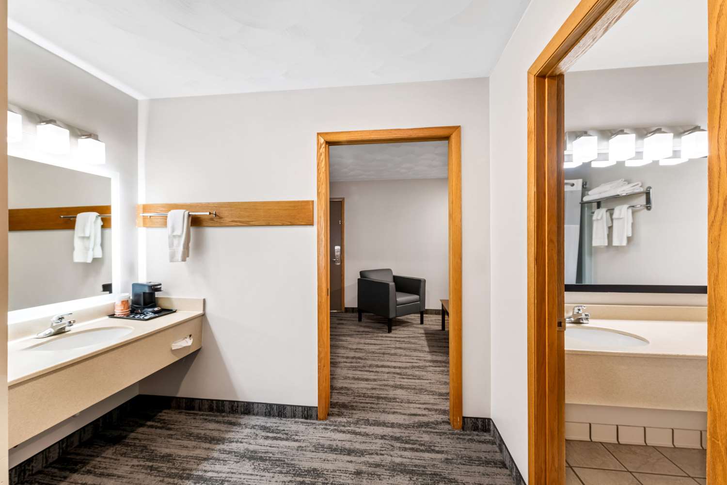 جناح بسرير كينج، Quality Inn & Suites Munising 2/2