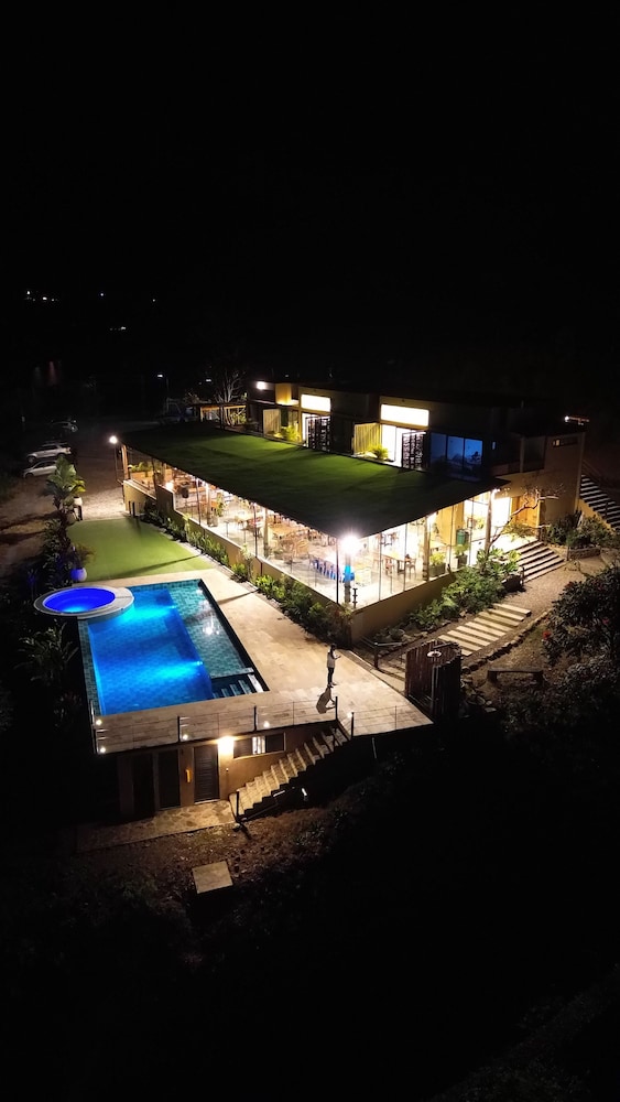Summer C Hotel and Playground 1/25