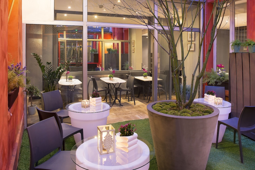 Le Petit Oberkampf Hotel and Spa 44/56