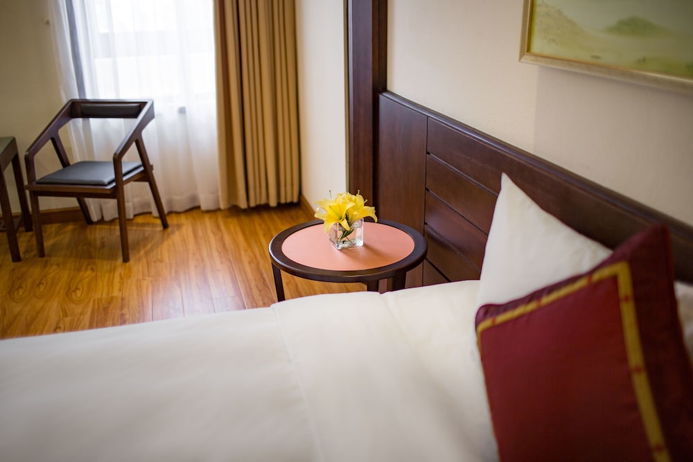 Freesia Hotel 65/72