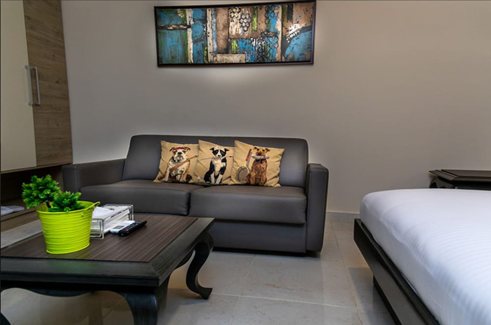 Home Suites Hotel 58/80