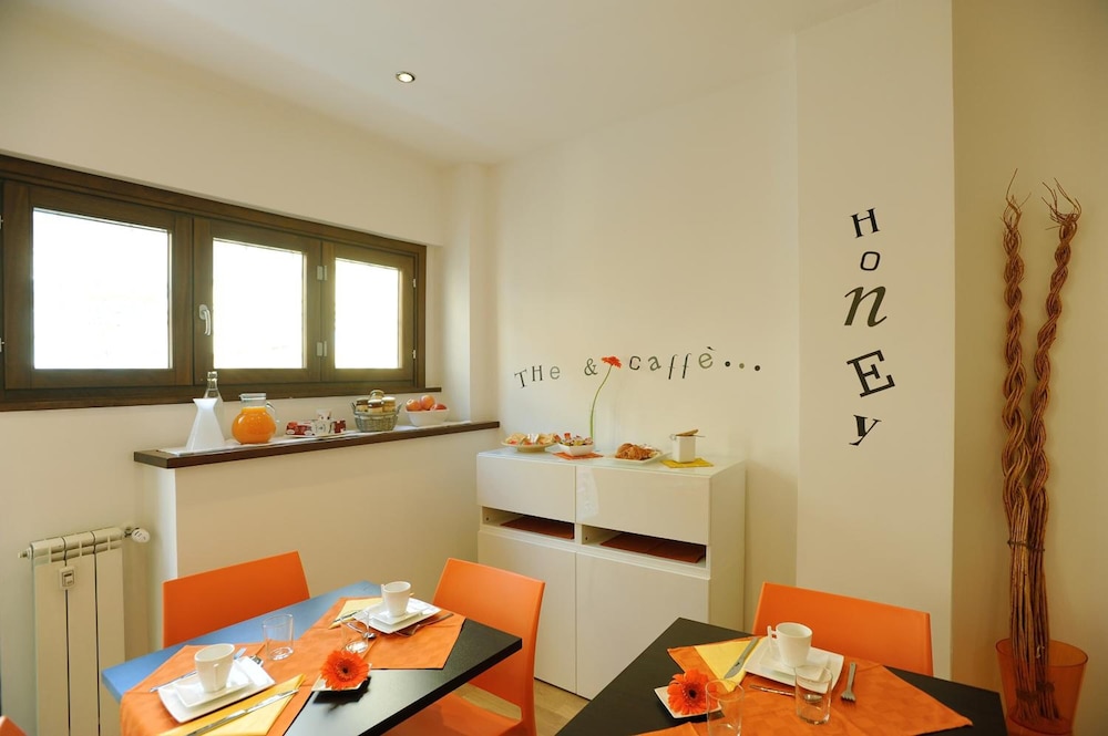 Honey Rooms 26/31