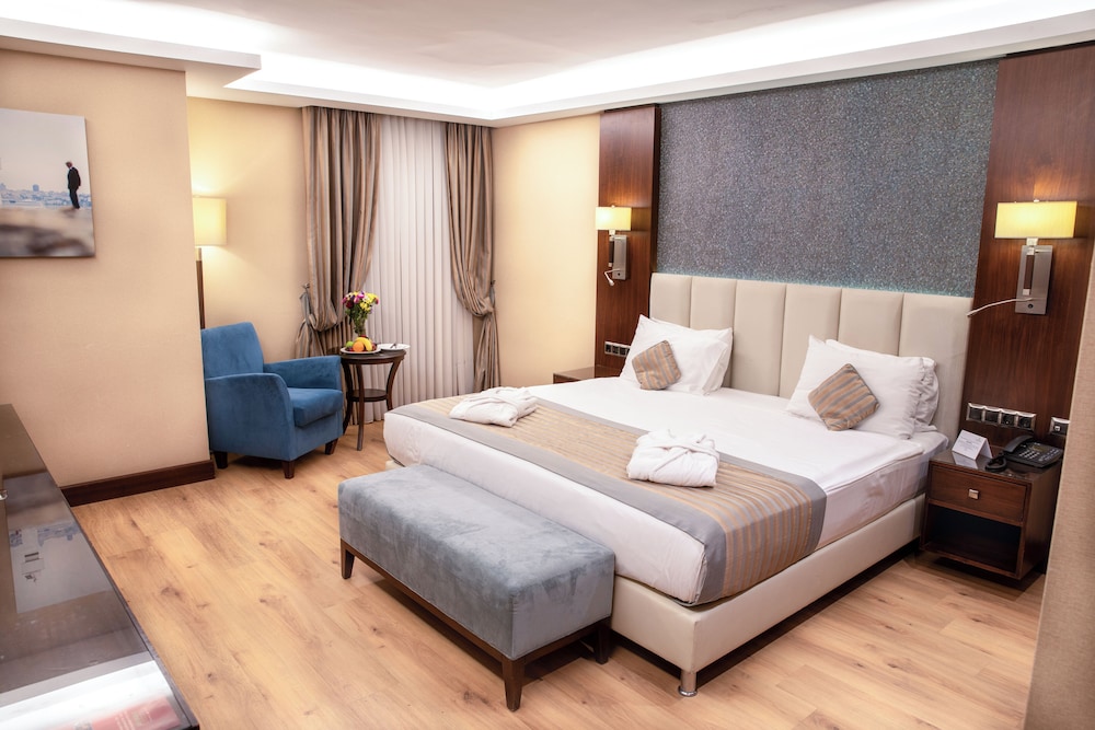 SUPERIOR, KING BED