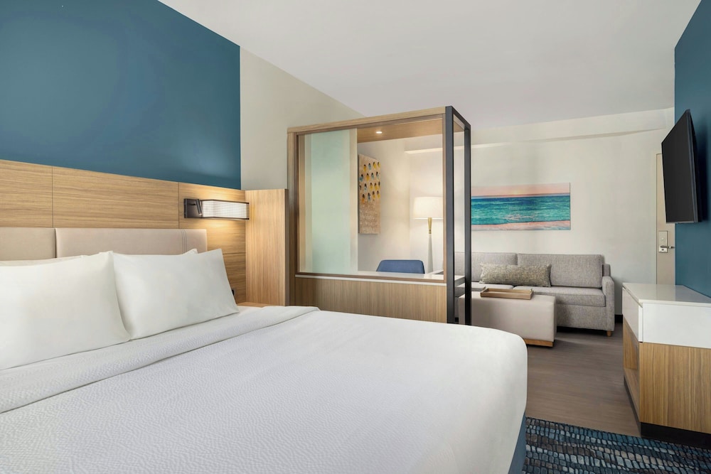 Suite, King Bed, Side Pool View, Sofa, Balcony