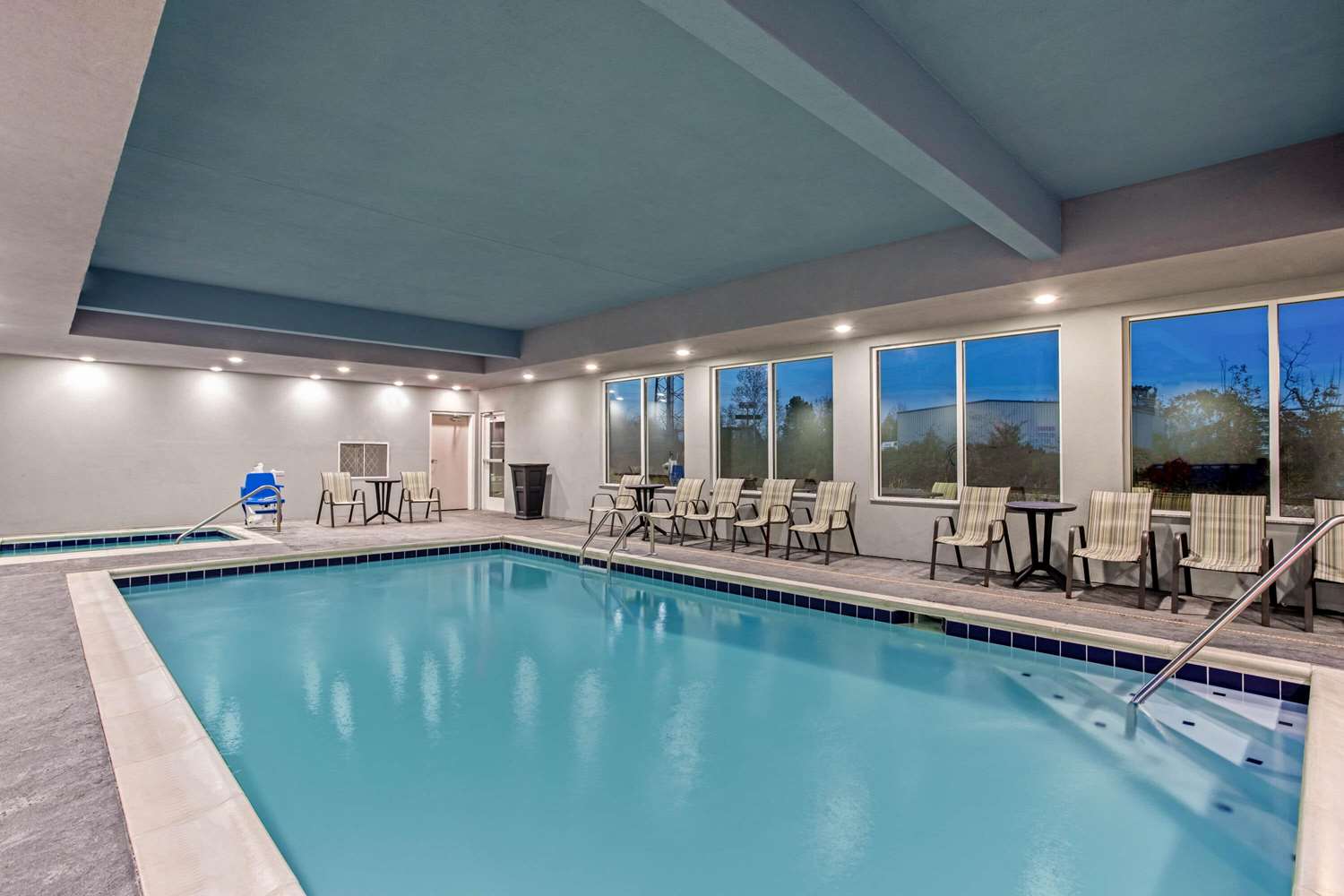 La Quinta Inn Suites Paducah 30/58