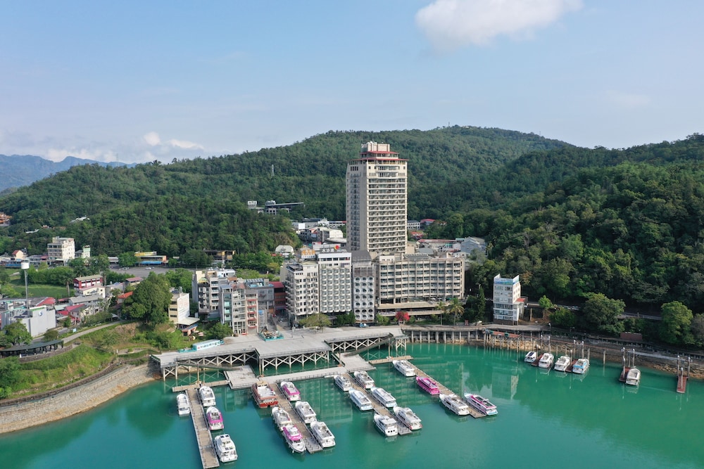 Sun Moon Inn 70/73