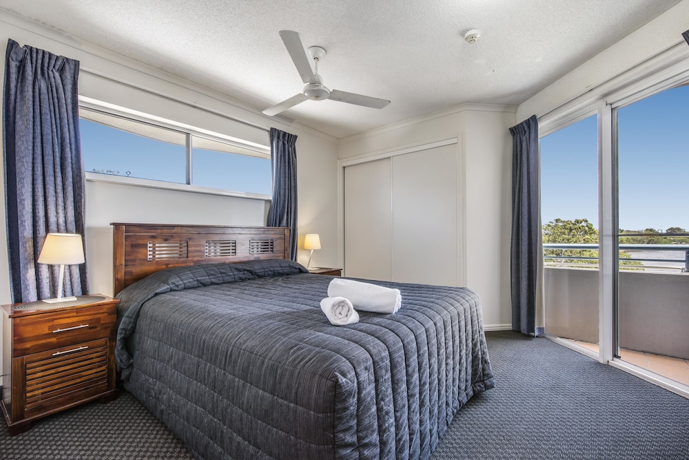 1 Bedroom, Apartment, Queen Bed, River View, Hot Tub