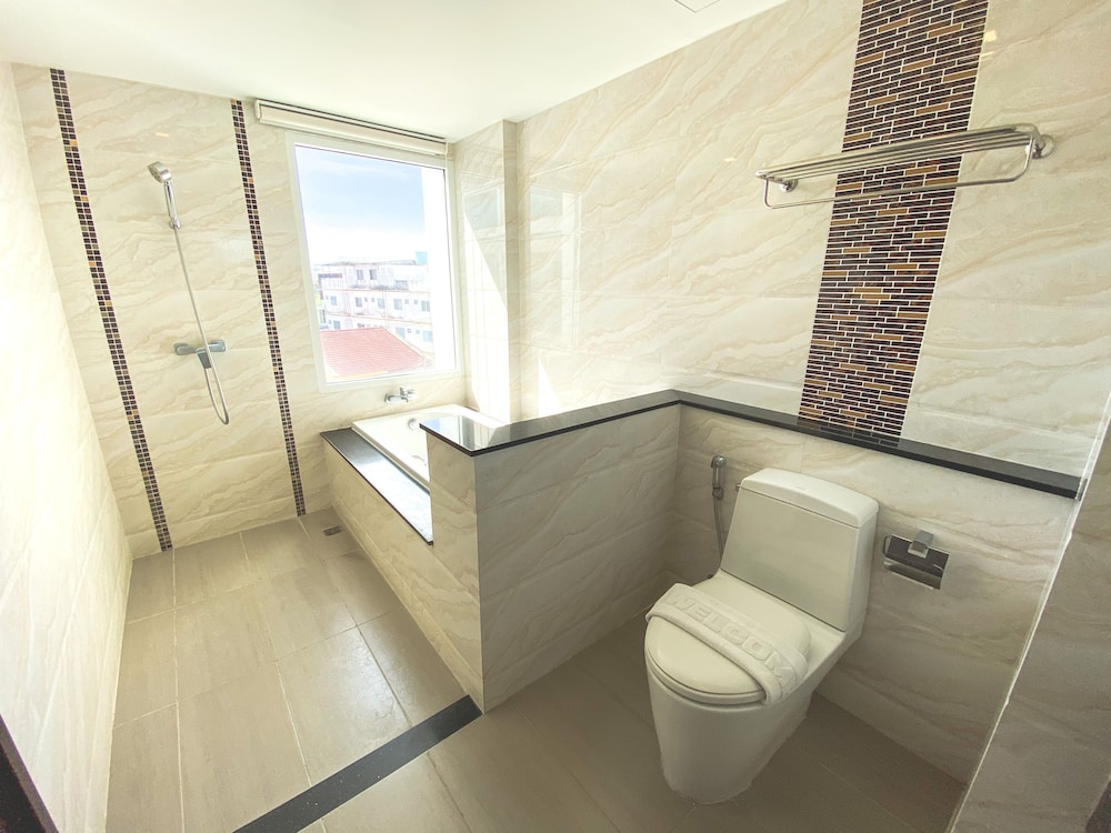 Vareena Palace 26/27
