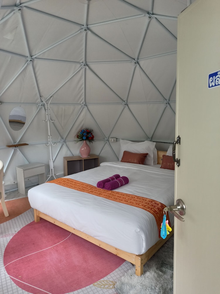 ROMANTIC, TENT