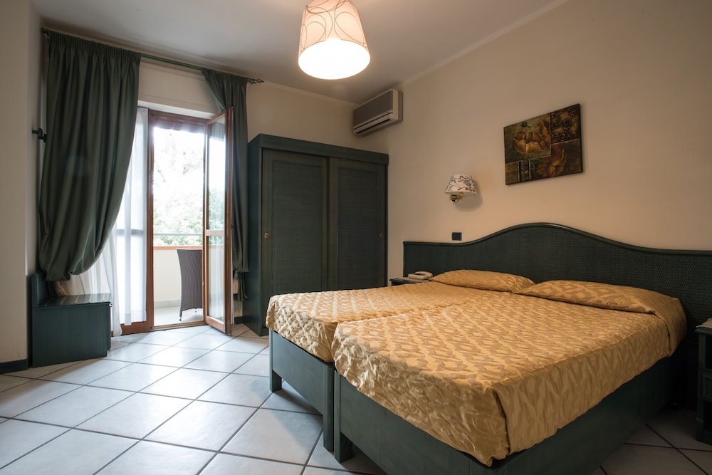 Hotel Kyrton 12/50