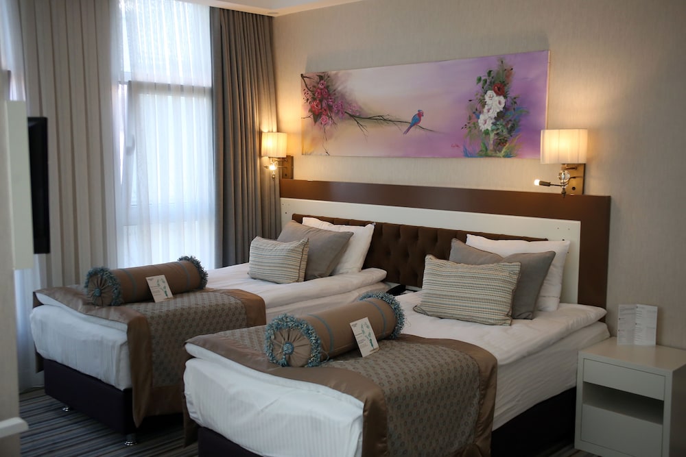 Seven Deep Hotel 33/42