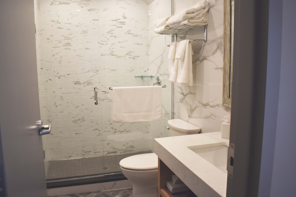 Colonial Hotel & Suites 42/42