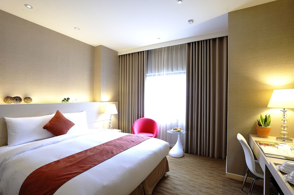 DELUXE, DOUBLE BED