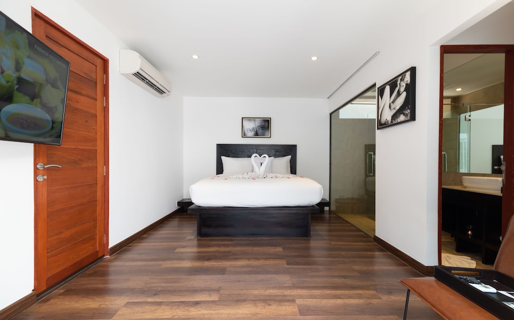 Zara Resort (ex The Privilege Hotel Ezra Royal Beach) 35/80